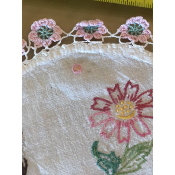 LOT of 4 VTG Handmade crochet doilies - Picture 2 of 16